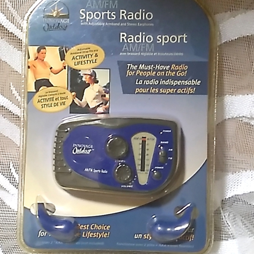 AM /FM SPORTS RADIO With ADJUSTABLE ARMBAND & STEREO EARPHONES 🎧
